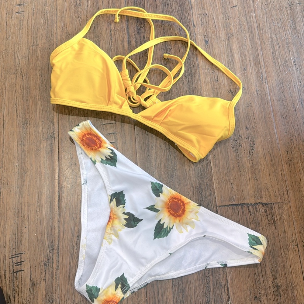 NEW YELLOW FLOWER BIKINI SIZE SMALL